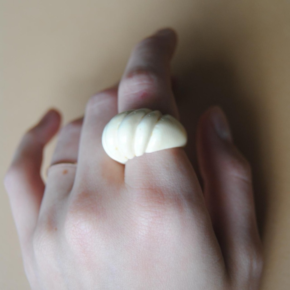 Elegant Cream Shell Ring
